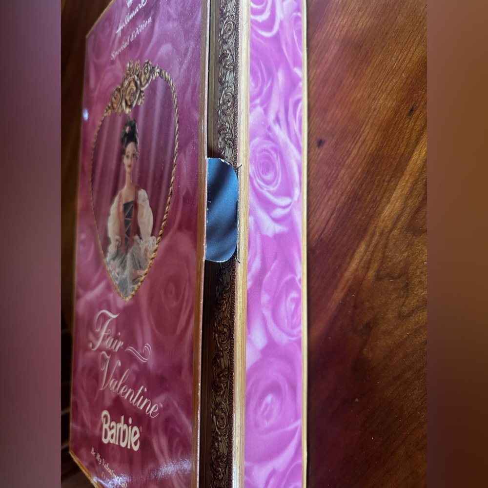 1997 Hallmark Special edition Fair Valentine Collectible Barbie - Picture 7 of 11